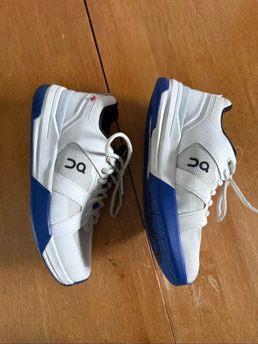 On Cloud On The Roger Advantage Tennis Shoes White Blue Women’s Size 7